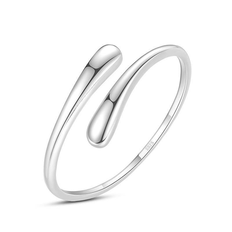 Elegant Hug Ring - Adjustable Comfort Fit