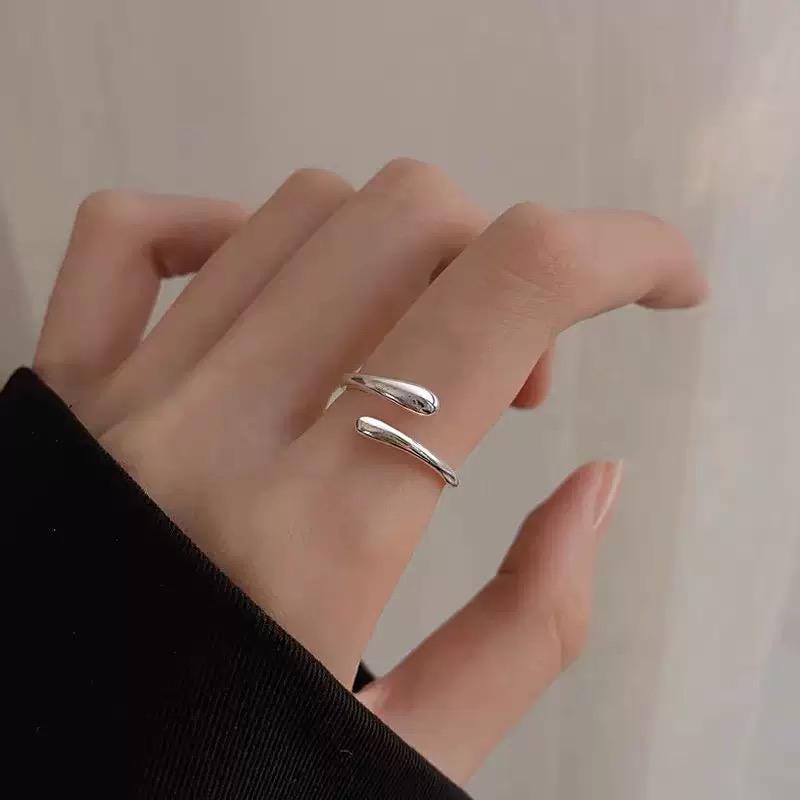 Elegant Hug Ring - Adjustable Comfort Fit